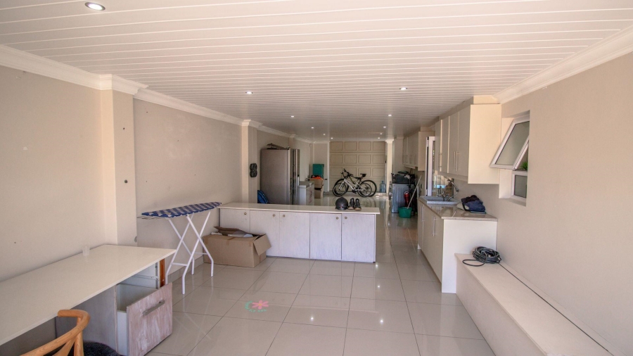 6 Bedroom Property for Sale in Heiderand Western Cape